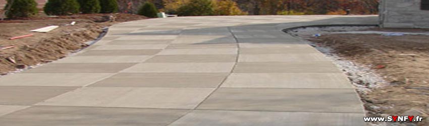 modèle descente de garage béton brut